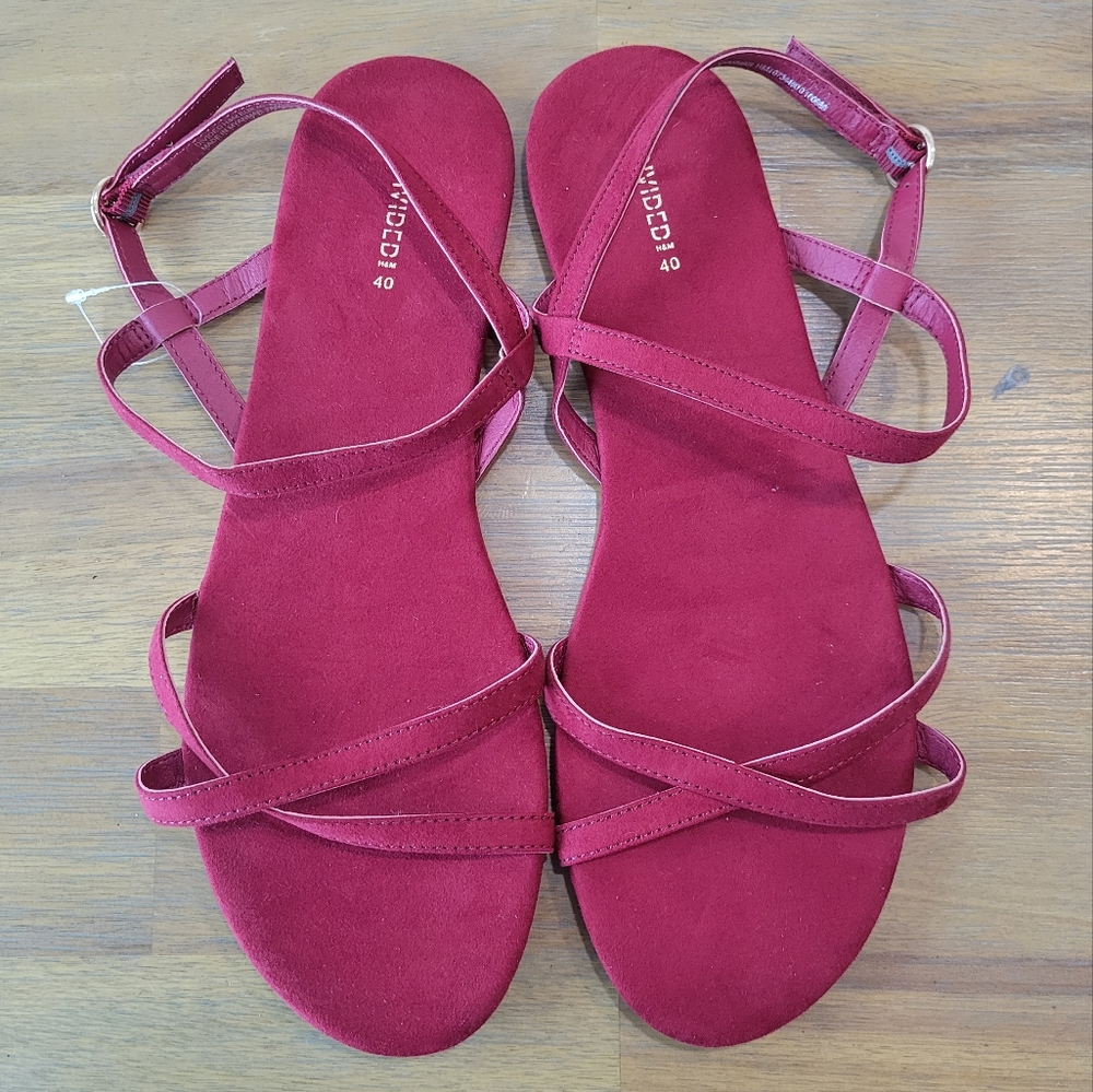 NWOT H&M Divided Sandals